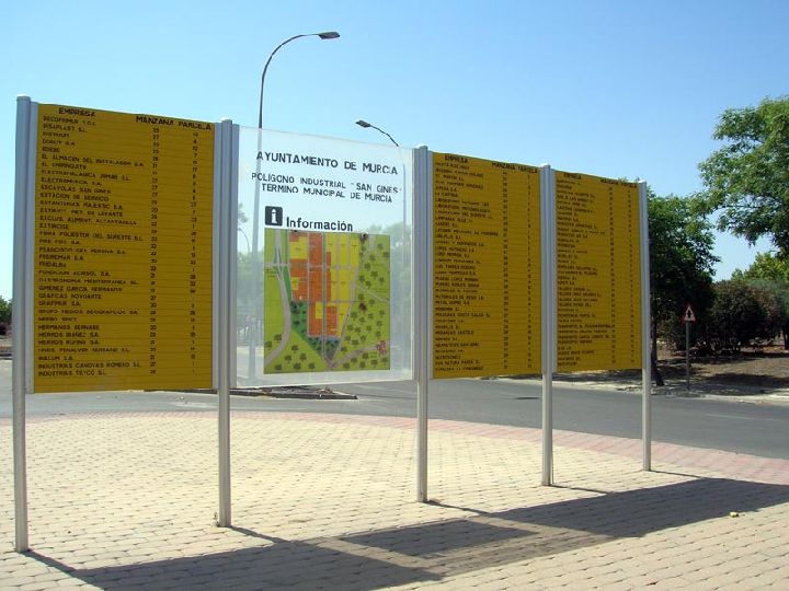 Un trabajador cae de una altura de 3 metros en el Polígono de San Ginés
