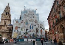 Murcia dice adiós a la lona que cubre la fachada de la Catedral el próximo 2 de septiembre