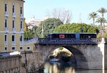 Éxito total del Tranvibús en Murcia: Más de 10.000 personas lo estrenan en su primer día